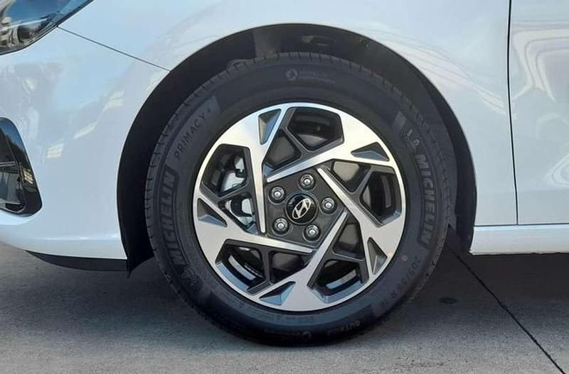 Usado Hyundai i30 101 CV (74 kW) 2025 Blanco Berlina