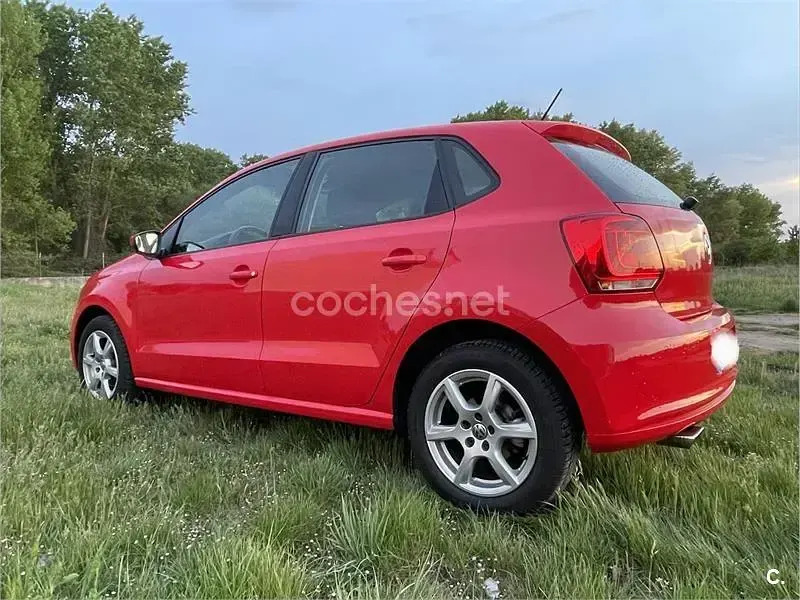 Usado VW Polo Advance 90 CV (66 kW) 2014 Rojo Berlina