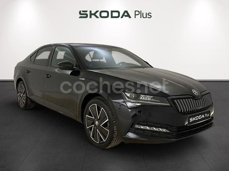 Negro Usado 2023 Skoda Superb SportLine Berlina | 30.990 € (Precio justo) - Imagen 1/4