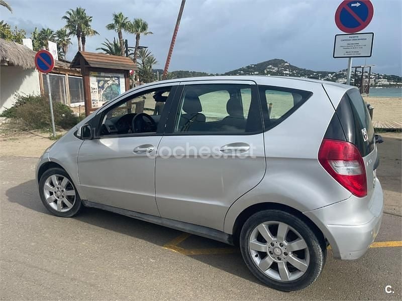 Usado Mercedes A160 82 CV (60 kW) 2011 Gris / plata Monovolumen