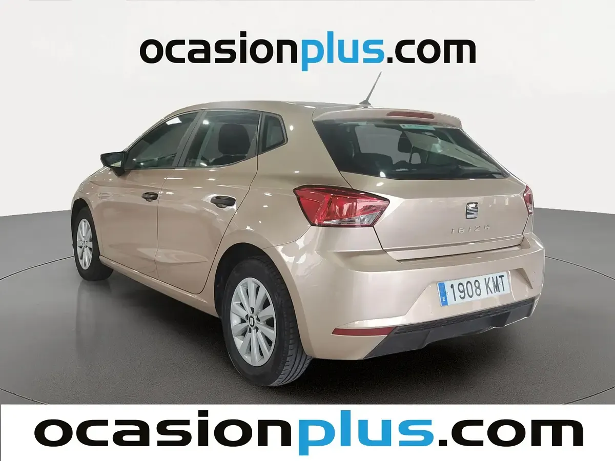 Usado Seat Ibiza Reference 75 CV (55 kW) 2018 Dorado Utilitario