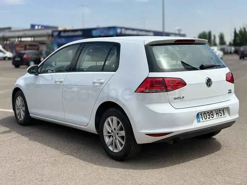 Usado VW Golf VII Advance 105 CV (77 kW) 2013 Blanco Berlina