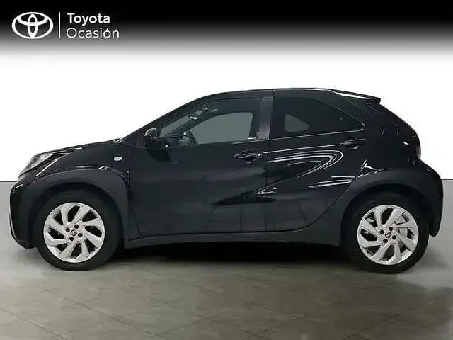 Usado Toyota Aygo X Play 72 CV (52 kW) 2024 Negro SUV