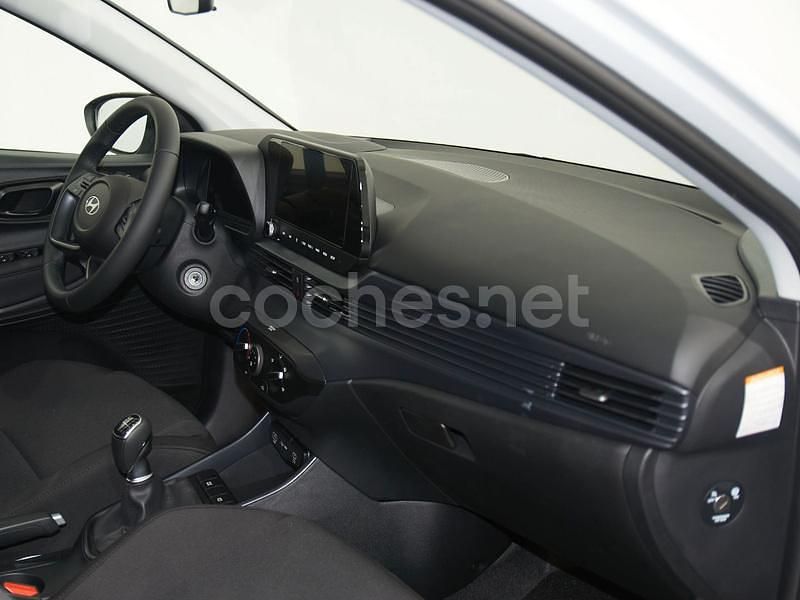 Nuevo Hyundai Bayon 100 CV (73 kW) 2025 Gris / plata SUV