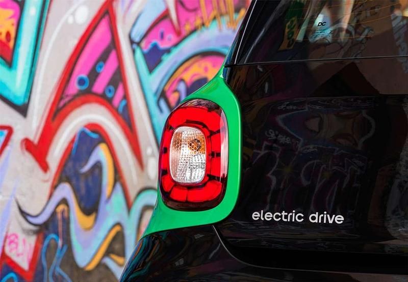 Usado Smart ForFour Electric Drive 60 kW (82 CV) 2018 Negro Utilitario