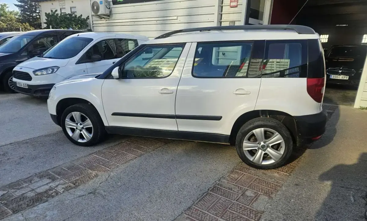 Usado Skoda Yeti Ambition 105 CV (77 kW) 2010 Blanco SUV