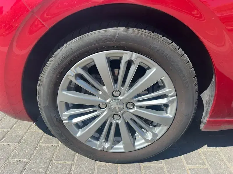 Usado Peugeot 208 Style 82 CV (60 kW) 2018 Rojo Utilitario