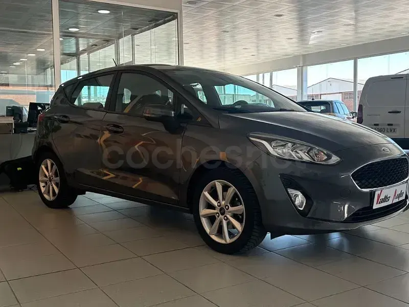 Usado Ford Fiesta Trend 100 CV (73 kW) 2019 Gris / plata Utilitario