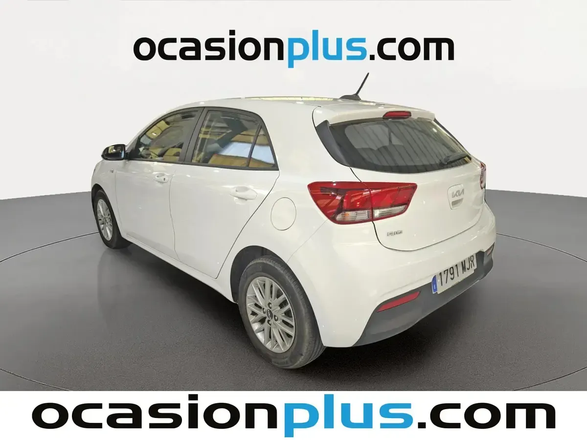 Usado Kia Rio 84 CV (61 kW) 2023 Blanco Utilitario