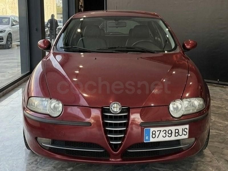 Usado Alfa Romeo 147 Distinctive 120 CV (88 kW) 2002 Granate Utilitario