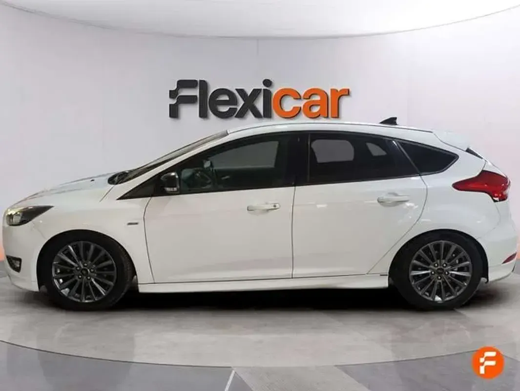 Usado Ford Focus ST-Line 125 CV (91 kW) 2018 Blanco Utilitario
