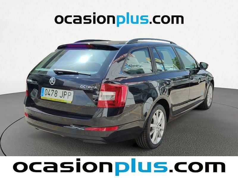 Usado Skoda Octavia Ambition 110 HP (80 kW) 2016 Preto Carrinha