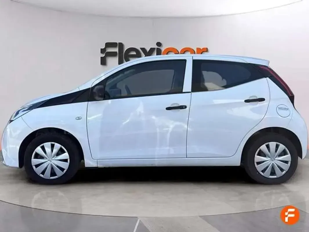 Usado Toyota Aygo X-play 72 CV (52 kW) 2022 Blanco Utilitario