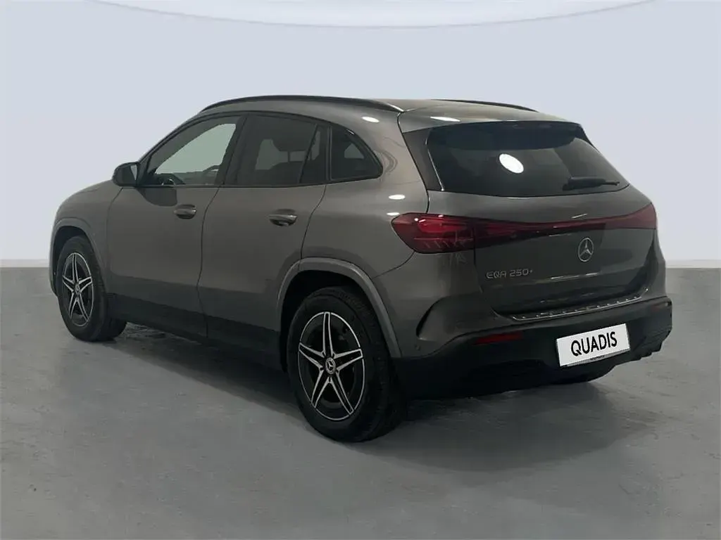 Usado Mercedes EQA250+ 139 kW (190 CV) 2025 Gris montaña SUV