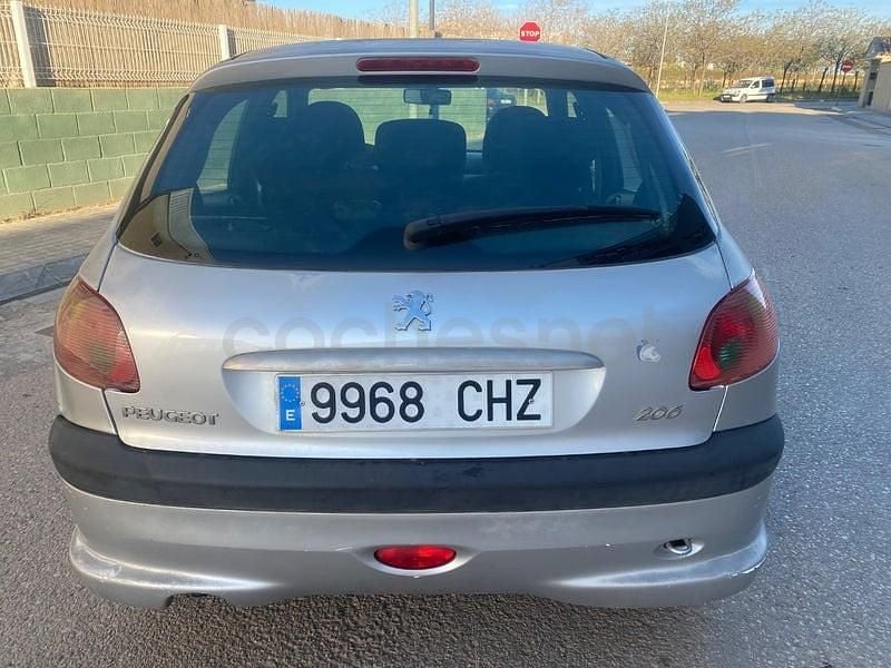 Usado Peugeot 206 70 CV (51 kW) 2003 Gris / plata Berlina