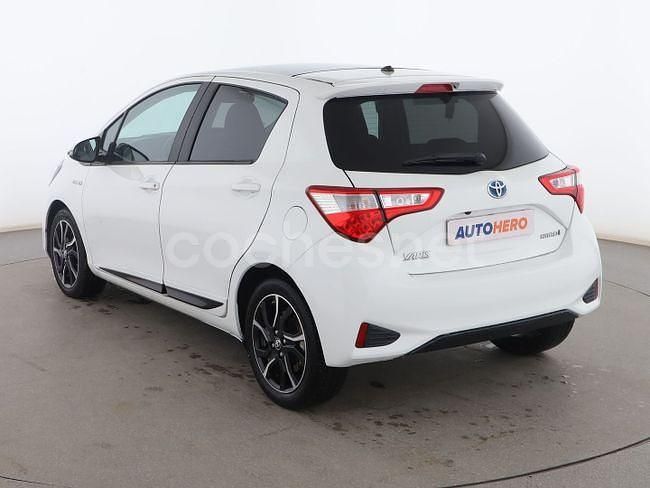Usado Toyota Yaris Hybrid 100 CV (73 kW) 2018 Blanco Berlina
