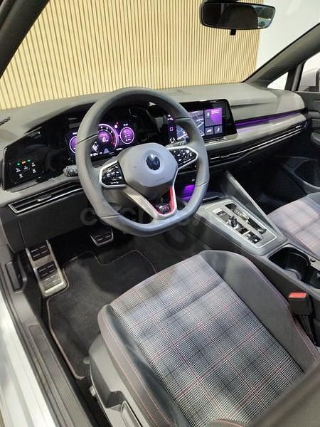 Usado VW Golf VIII GTI 245 CV (180 kW) 2021 Gris / plata Berlina