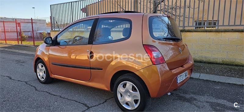 Usado Renault Twingo Night&Day 75 CV (55 kW) 2009 Naranja Utilitario