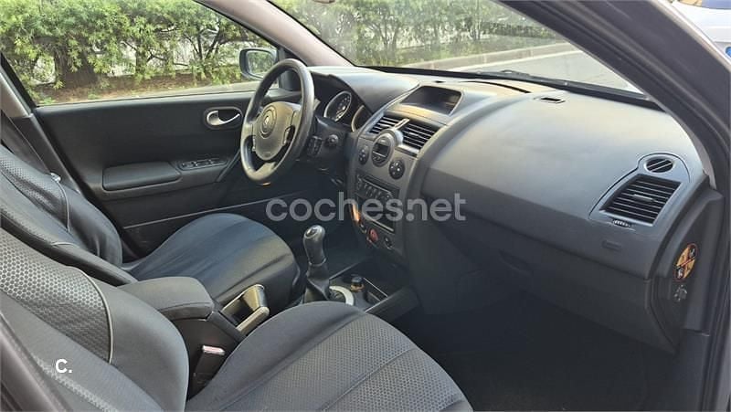Usado Renault Mégane II Dynamique 80 CV (58 kW) 2005 Gris / plata Berlina