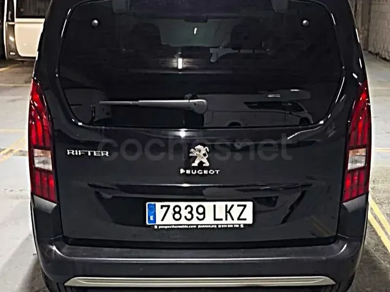 Usado Peugeot Rifter Allure 100 CV (73 kW) 2020 Negro Monovolumen
