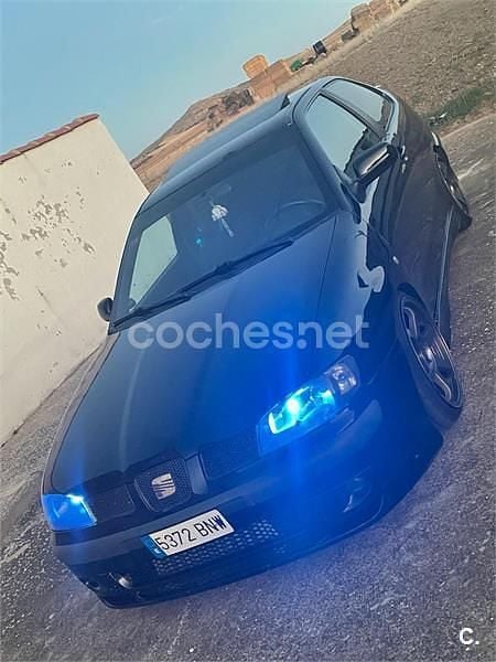 Usado Seat Cordoba Sport 110 CV (80 kW) 2002 Negro Berlina