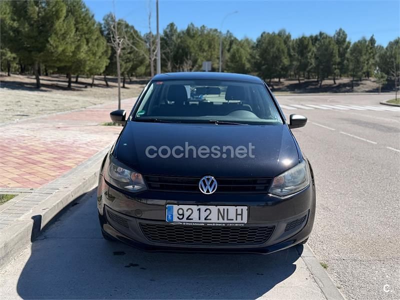 Usado VW Polo Advance 70 CV (51 kW) 2011 Negro Utilitario