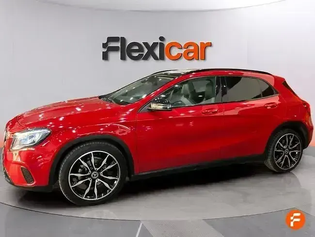 Usado Mercedes GLA180 122 CV (89 kW) 2019 Rojo SUV
