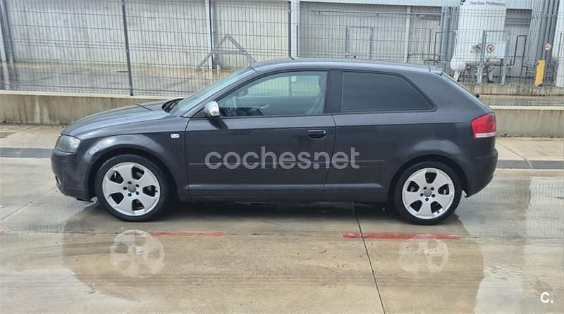 Usado Audi A3 Ambition 140 CV (102 kW) 2004 Marrón Utilitario