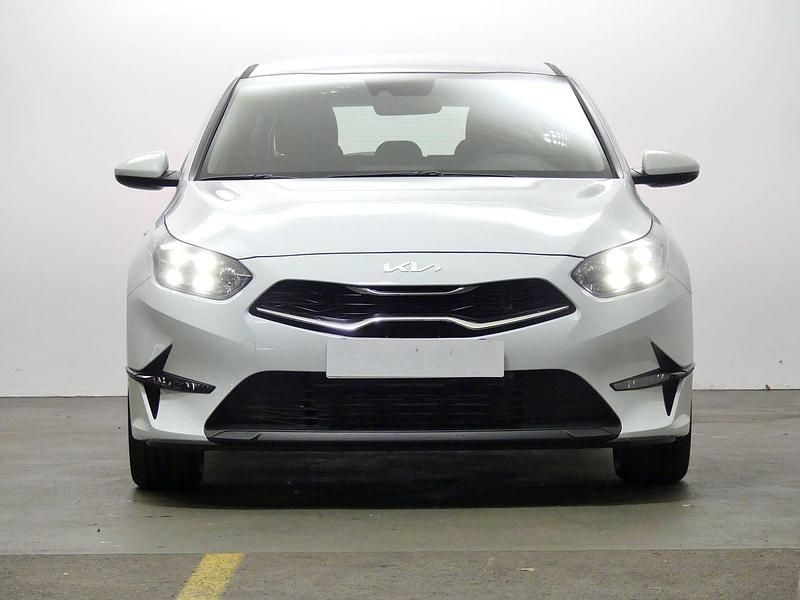 Usado Kia Ceed 120 CV (88 kW) 2023 Blanco Utilitario
