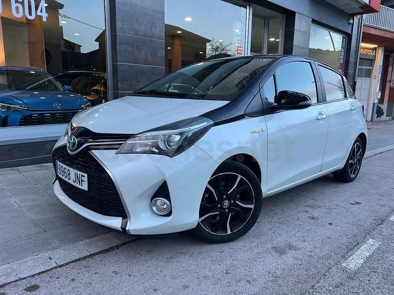 Usado Toyota Yaris Hybrid 100 CV (73 kW) 2016 Blanco Berlina