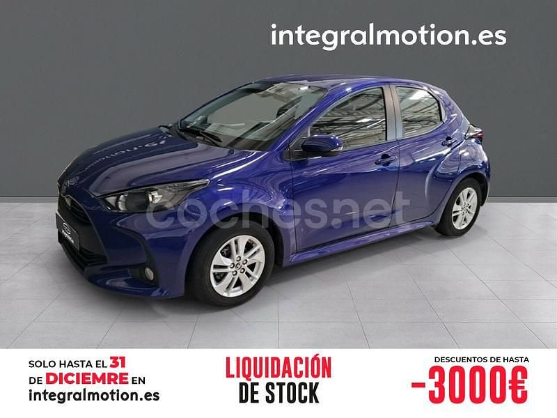 Azul Usado 2024 Toyota Yaris Berlina | 19.990 € (Un poco caro) - Imagen 1/4