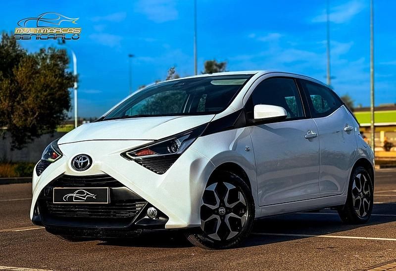 Blanco Usado 2020 Toyota Aygo X-play Utilitario | 10.900 € (Un poco caro) - Imagen 1/4