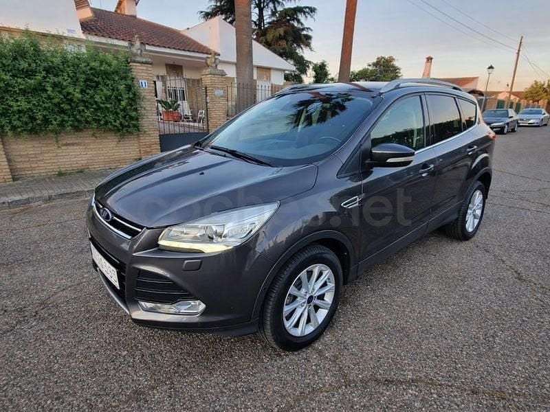 Usado Ford Kuga Titanium 120 HP (88 kW) 2016 Cinzento SUV