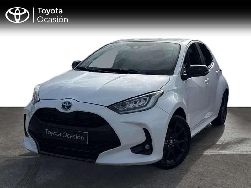 Blanco Usado 2022 Toyota Yaris Hybrid Style Utilitario | 20.190 € (Un poco caro) - Imagen 1/4