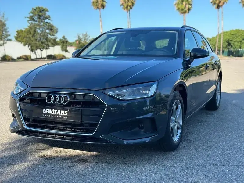 Usado Audi A4 Advanced Plus 136 CV (100 kW) 2022 Gris / plata Familiar