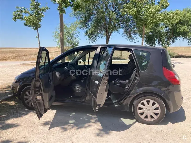 Usado Renault Scénic III Dynamique 105 CV (77 kW) 2009 Negro Monovolumen