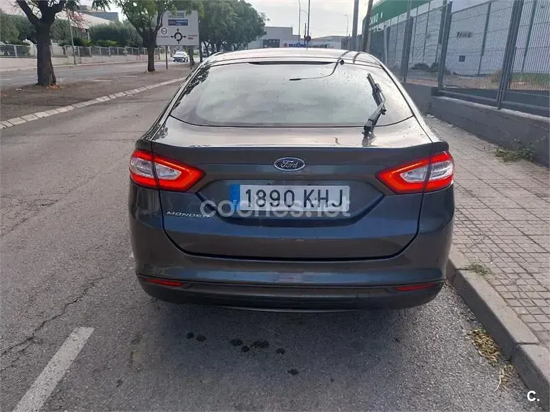 Usado Ford Mondeo Titanium 150 CV (110 kW) 2018 Gris / plata Berlina
