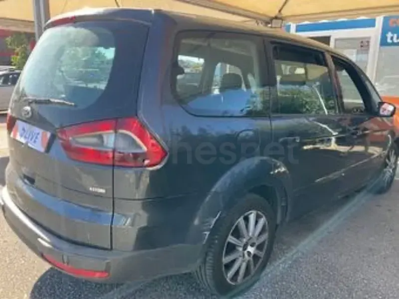 Usado Ford Galaxy Trend 125 CV (91 kW) 2009 Gris / plata Monovolumen