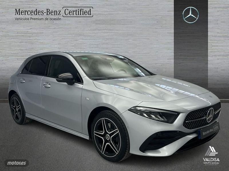 Usado Mercedes A250 AMG line 218 CV (160 kW) 2025 Gris / plateado