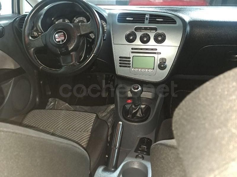 Używany Seat Leon Ecomotive 105 KM (77 kW) 2008 Szary Hatchback