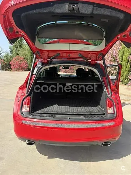 Usado Opel Insignia Sportive 250 CV (183 kW) 2015 Rojo Familiar