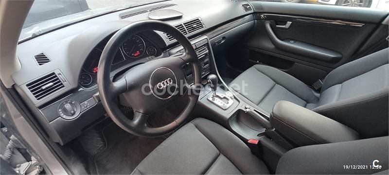 Begagnad Audi A4 130 HK (95 kW) 2004 Grå Sedan