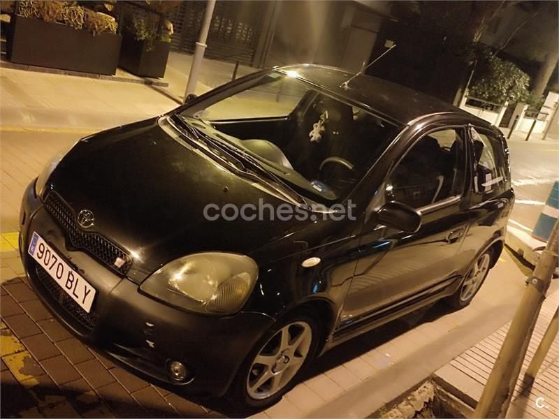 Negro Usado 2001 Toyota Yaris Sport Berlina | 6999 € - Imagen 1/4