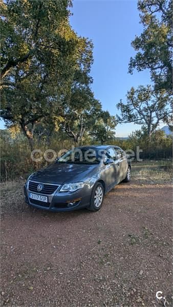 Usado VW Passat Edition 110 CV (80 kW) 2009 Gris / plata Berlina