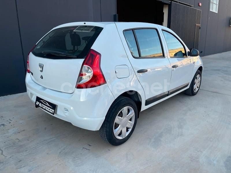 Usado Dacia Sandero Ambiance 75 HP (55 kW) 2011 Branco Sedan