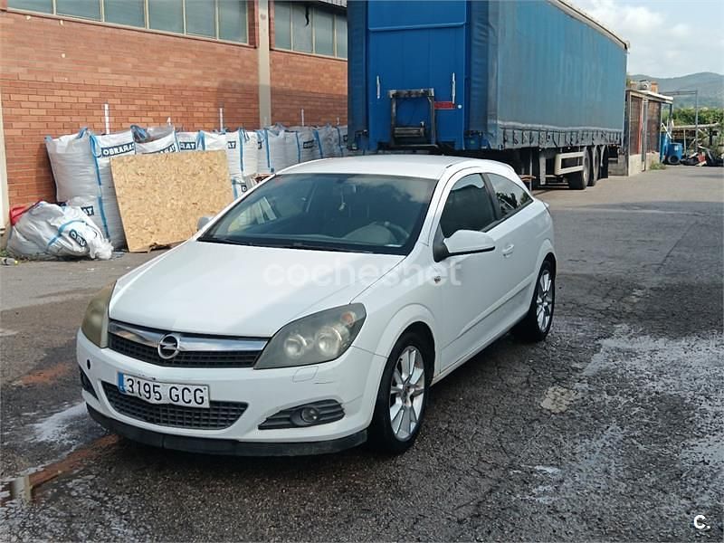 Blanco Usado 2008 Opel Astra GTC Enjoy Berlina | 3200 € (Precio justo) - Imagen 1/4