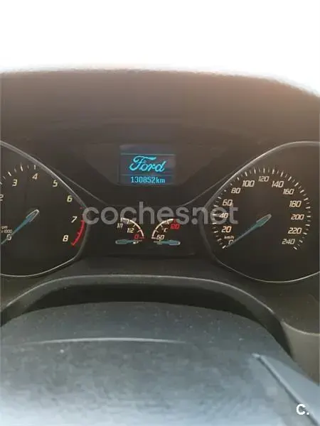 Usado Ford Focus Trend 125 CV (91 kW) 2014 Negro Familiar