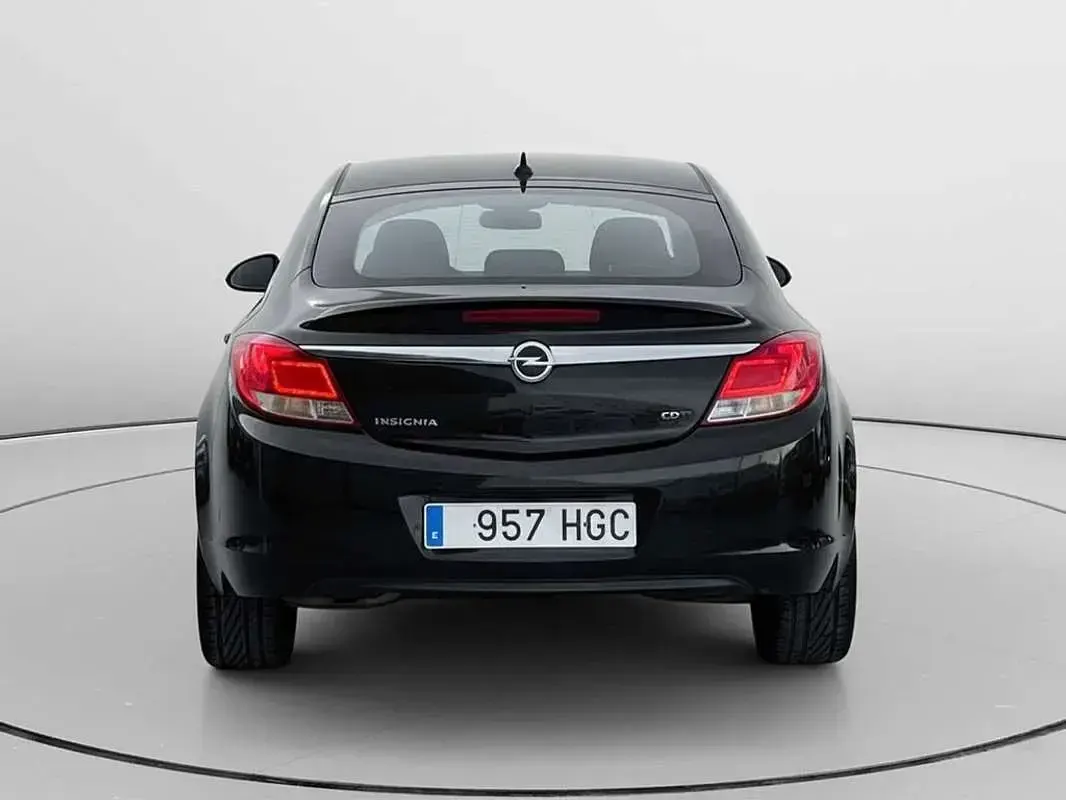 Usado Opel Insignia Sport 160 CV (117 kW) 2011 Negro Berlina