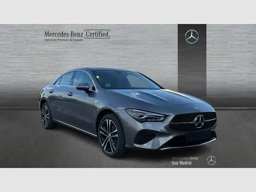 Usado Mercedes CLA250e 218 CV (160 kW) 2025 Gris Berlina
