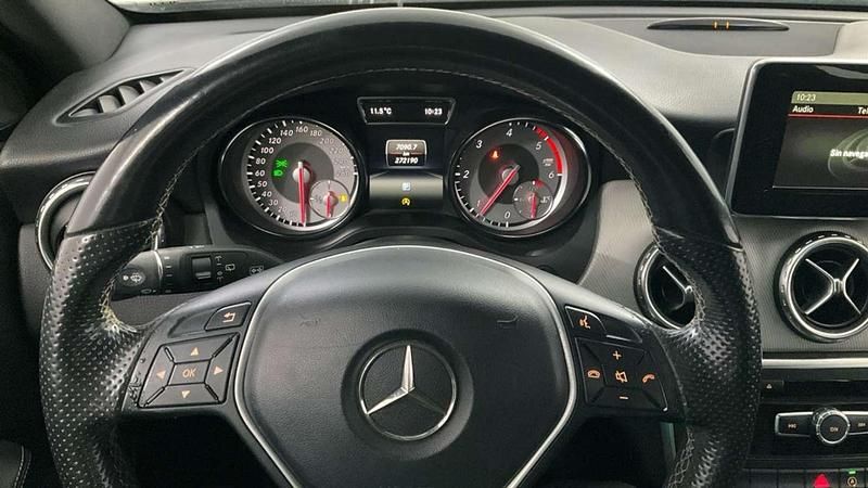 Usado Mercedes GLA200 Urban 136 CV (100 kW) 2015 Blanco SUV